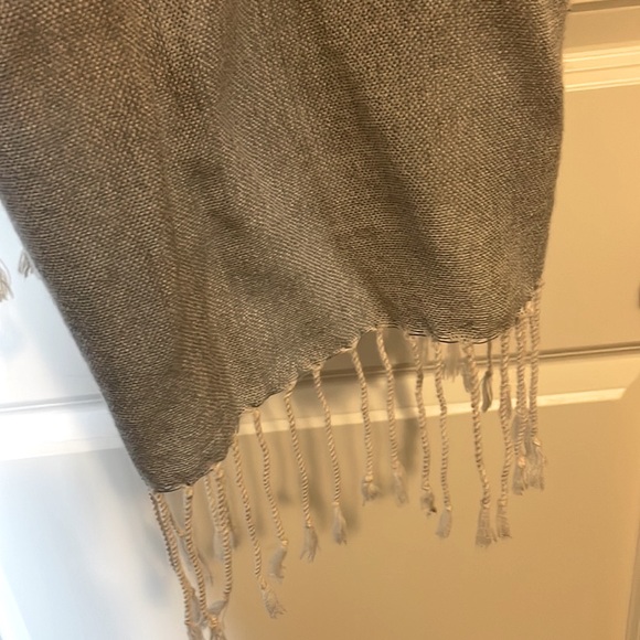 Lightweight shawl or scarf H&M - Picture 5 of 5